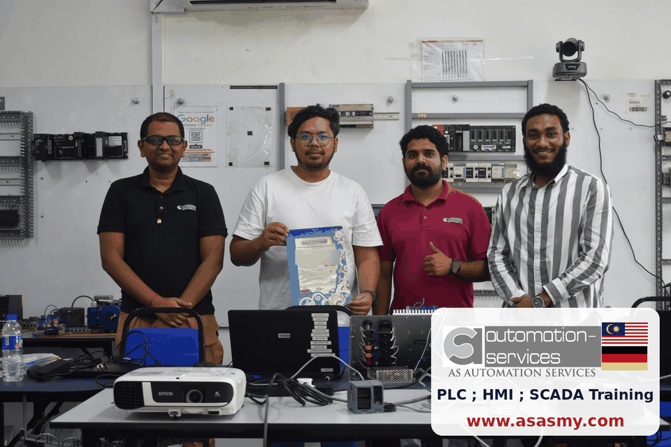 Six watermarked photographs from the Siemens training session, advancing every four seconds
