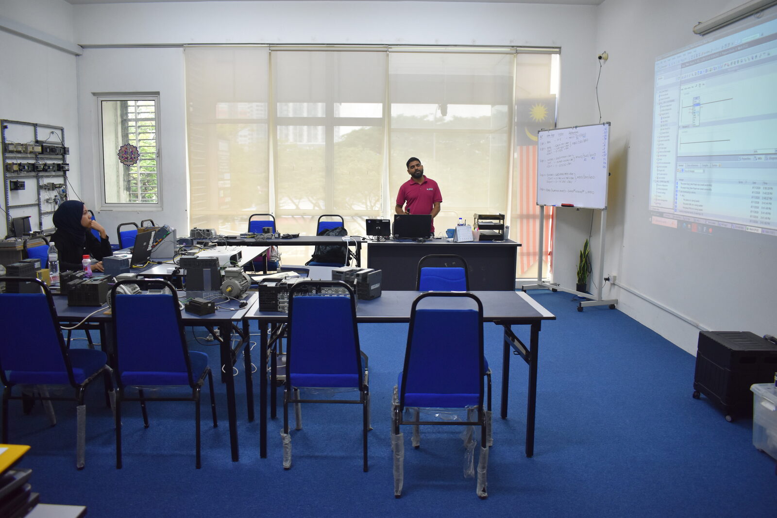 Siemens S7-1200, TIA Portal V18 & KTP400 Hands-On Training Completed — training photo