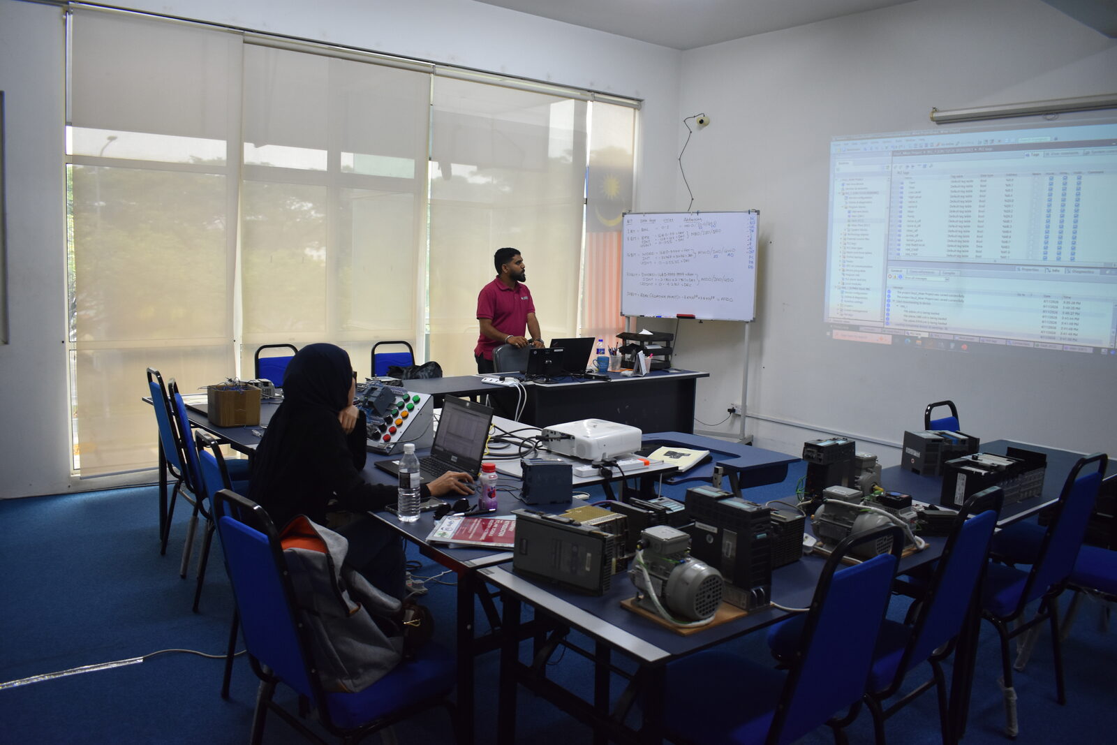 Siemens S7-1200, TIA Portal V18 & KTP400 Hands-On Training Completed — training photo