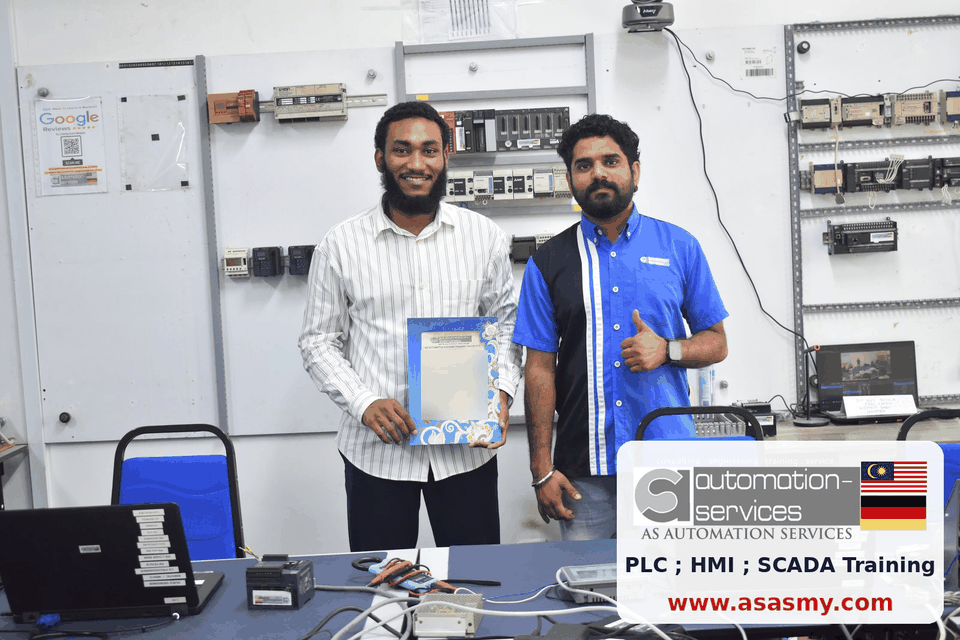 Five watermarked photographs from the Siemens training session, advancing every four seconds